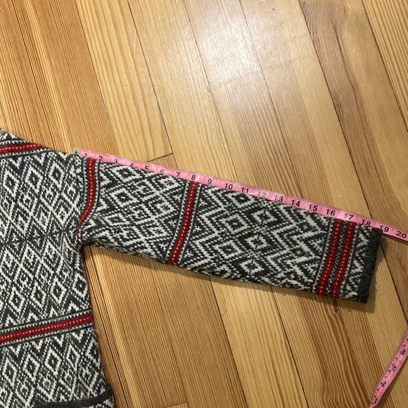 Geometric Shawl Collar Cardigan Sweater Grey Red Size Medium - Picture 10 of 10